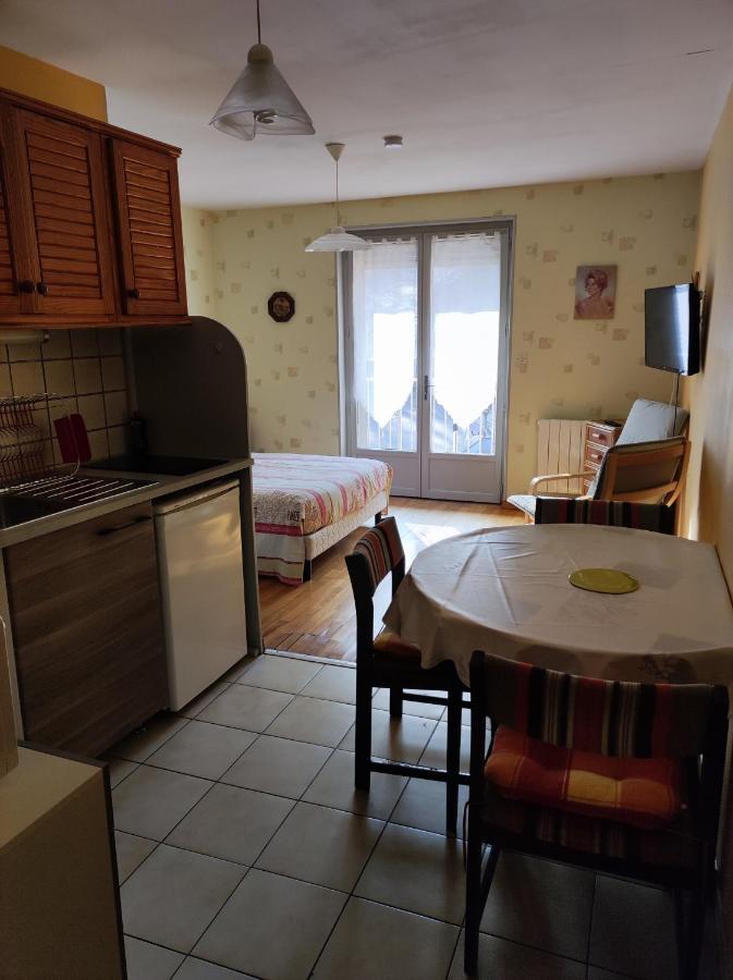 Residence L'Alexandra 2 Etoiles Bourbonne-les-Bains Buitenkant foto